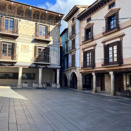 Apartamentos Angelus Plaza Mayor De Graus Exteriör bild