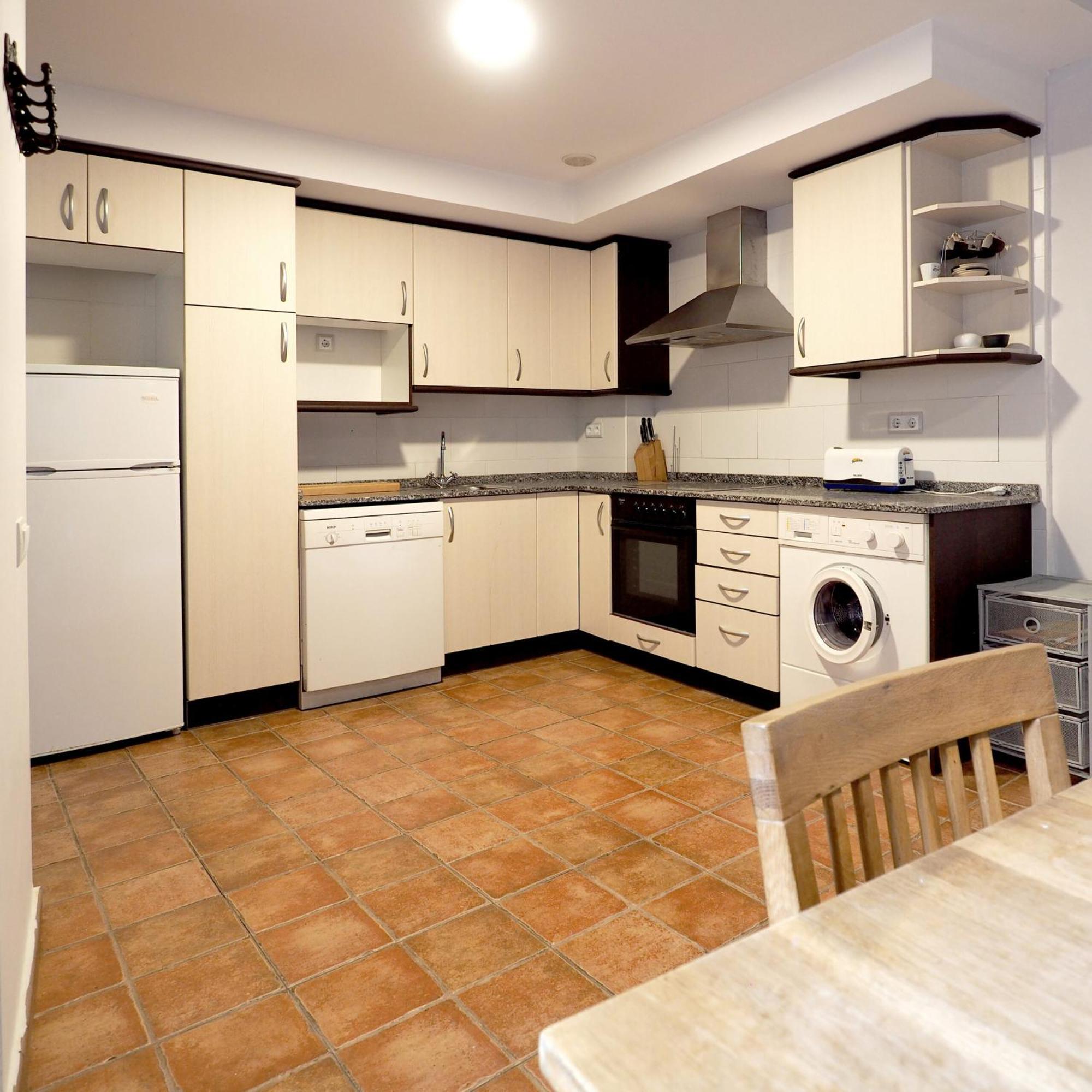 Apartamentos Angelus Plaza Mayor De Graus Exteriör bild