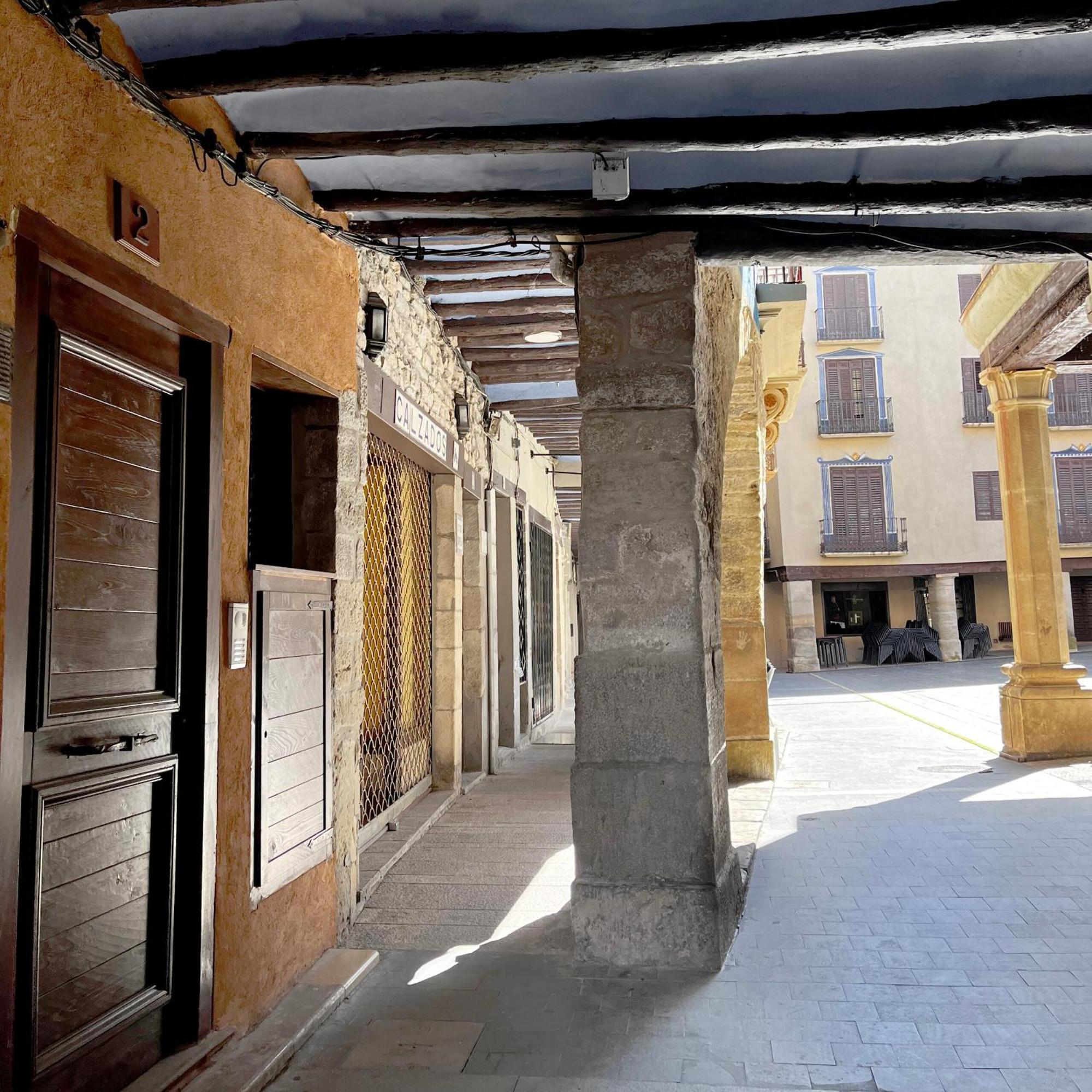 Apartamentos Angelus Plaza Mayor De Graus Exteriör bild
