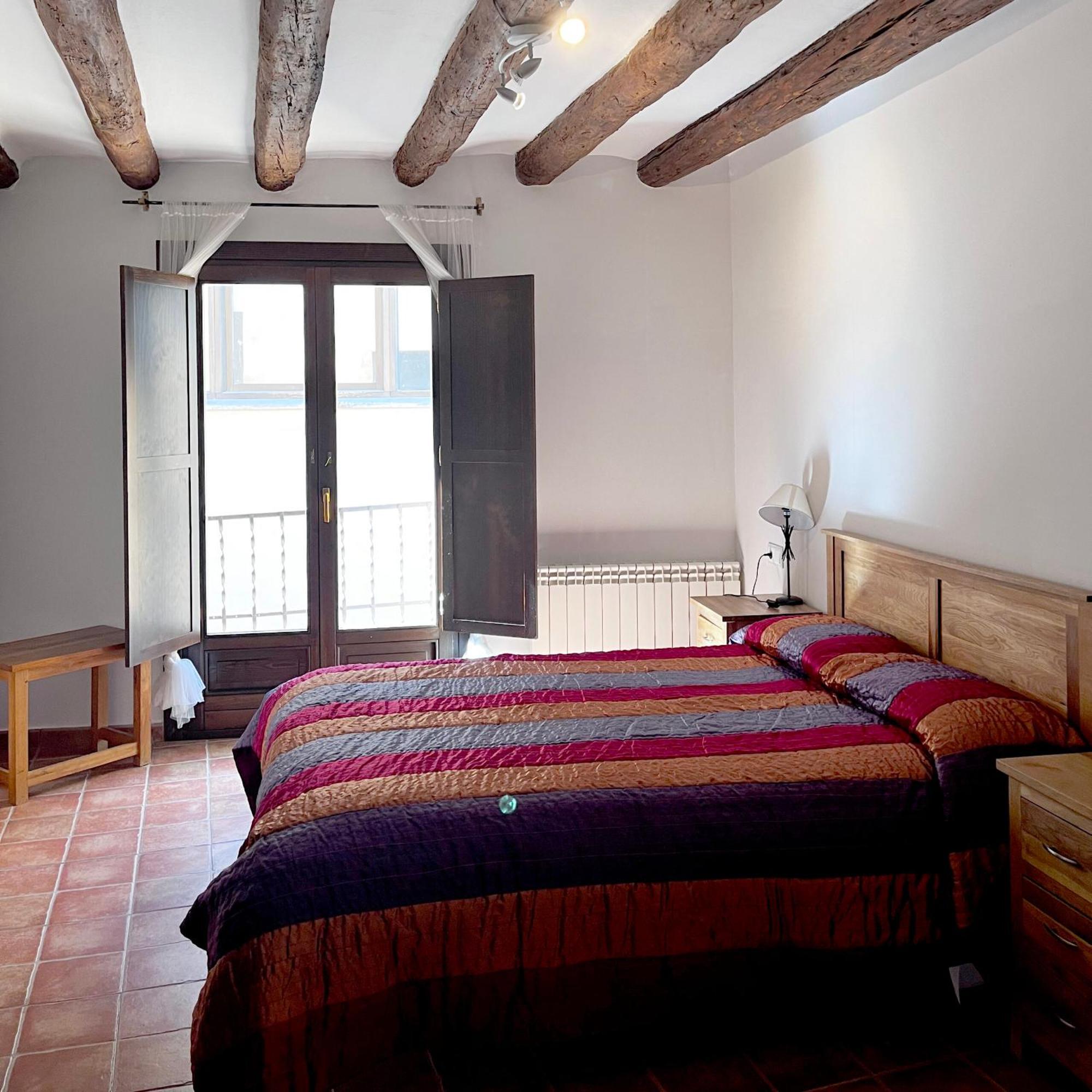 Apartamentos Angelus Plaza Mayor De Graus Exteriör bild