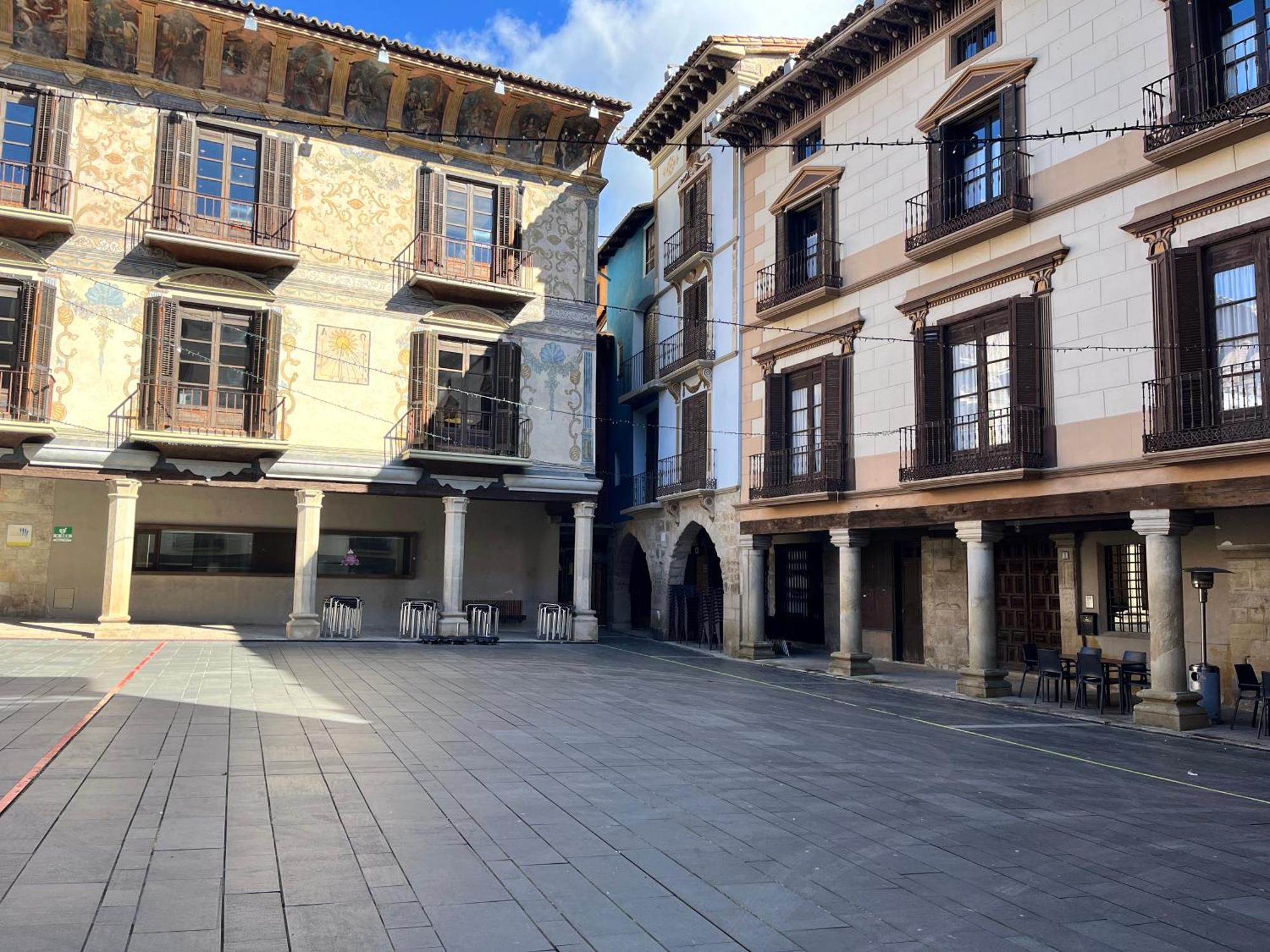 Apartamentos Angelus Plaza Mayor De Graus Exteriör bild
